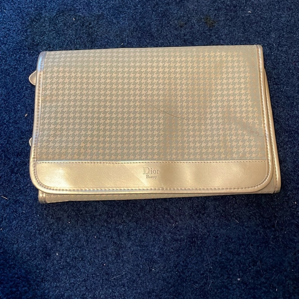 Beautiful expandable hanging makeup bad by Dior Beauty